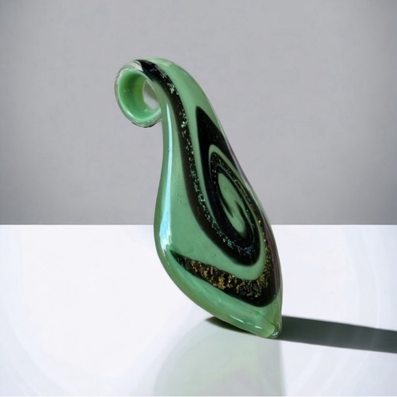 Art Deco green and blue swirl teardrop glass pendant - Picture 1 of 9